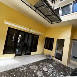 Disewakan rumah 2 lantai siap huni Renon Denpasa
