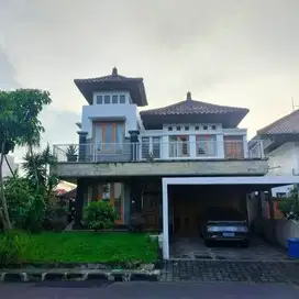 Rumah Mewah  Lingkungan Cluster Gatsu timur denpasar Bali