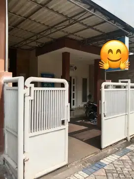 Jual Rumah   Exclusive Siap Huni 2Lantai  Perum Kebraon Indah Wiyung
