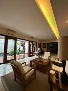 Rumah 2 Lantai Bagus HGB di Pakuwon Indah Arae Golf Siap Huni