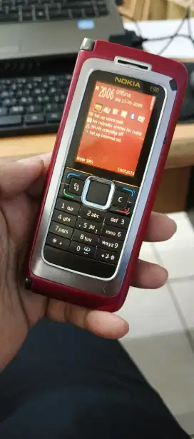 Nokia E90 merah