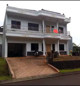 Di jual cepat rumah 2 lantai Perumahan Telaga Golf
