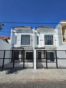 Rumah Baru Gress‼️2 Lantai Rungkut Asri
