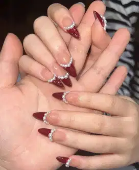 Dicari karyawati yang bisa eyelash, nail art dan rambut