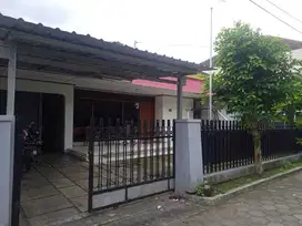 DIJUAL TANAH ADA BANGUNAN DI POGUNG KIDUL DEKAT KAMPUS UGM YOGYAKARTA