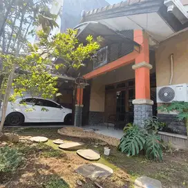 Rumah Hoek Dengan Lahan Luas Di Harapan Indah S8798