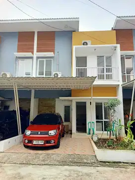 Rumah 2 lantai, terawat dalam cluster, sudah full renovasi.