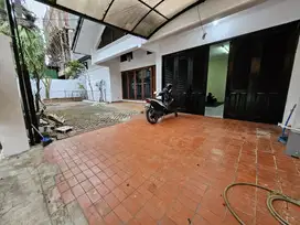 Disewakan rumah bisa untuk kantor kebayoran jakarta selatan