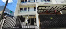 Sewa Rumah 3 lantai Bebas banjir dan BARU di Taman Ratu Jakarta Barat
