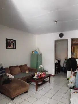 Rumah Tengah Kota di Komplek Dian Permai