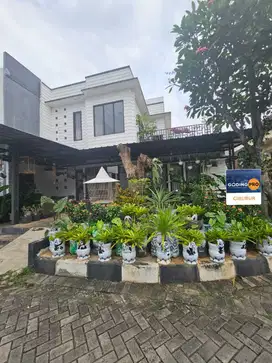 Di jual rumah posisi hoek di the address cibubur