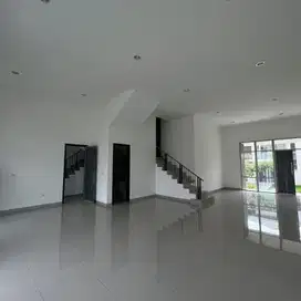 Rumah Hoek View Danau di PIK 2 - Riverside 13x25 Renov