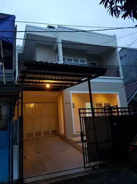 Dijual Rumah Full Furnished 2 Lantai di Citra Garden 1 Ext