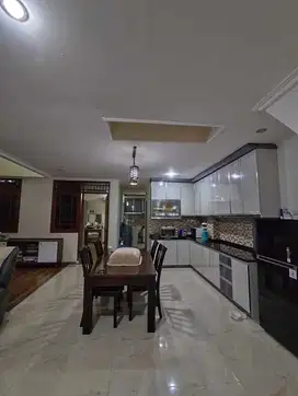 Rumah siap huni, lokasi strategis