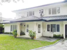 Sewa Rumah Klasik 2 Lantai 5 Kamar di Cilandak