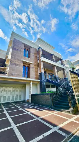 LUAS 20 X 30 RUMAH MEWAH DI PANAKKUKANG MAS MAKASSAR