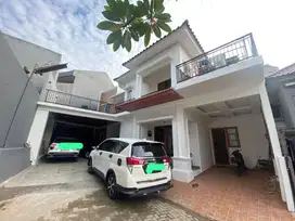 DIJUAL RUMAH EKSLUSIF MEWAH DI PERUMAHAN PURI SRIWEDARI CIBUBUR DEOOK