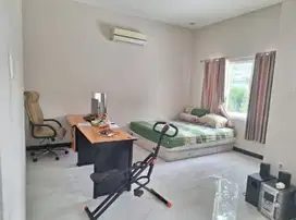 Dijual murah rumah 2 lantai di boulevard taman palem lestari