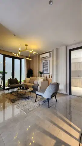 OWNER LAGI SANGAT BU!! RUMAH DENGAN KOLAM DI BSD