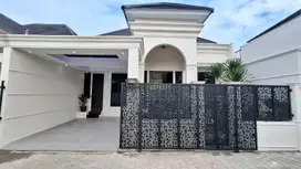RUMAH MEWAH DESAIN AMERICAN CLASSIC DI PURWOMARTANI, SLEMAN