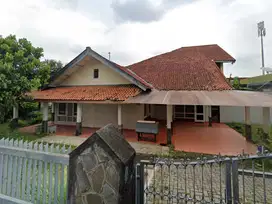 DISEWA RUMAH HOEK PINGGIR JALAN DI SLEMAN FULL FURNISHED & STRATEGIS