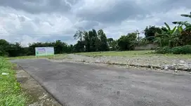 Lokasi Ciamik, Utara Stadion Maguwo PSS Sleman