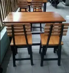 Di juwal meja kursi lestoran 1 set