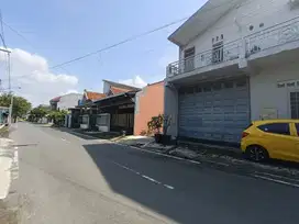 Rumah mewah dan lapangan futsal strategis di Banjarsari solo kota