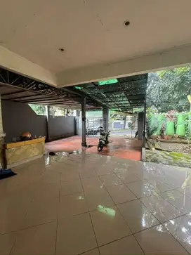 Rumah Tua Pinggir Jalan Hitung Tanah Daerah Jagakarsa