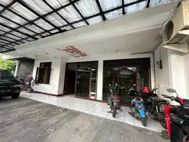 Dijual Rumah Hitung Tanah Cocok Untuk Investor Jl. Darmo Baru Barat