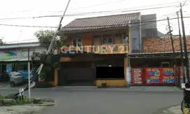 Rumah Pinggir Jalan Ramai Di Pondok Bambu