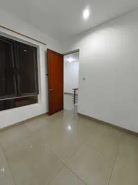 Disewakan Rumah Bagus terawat Murah!!! di grand Puri Grisenda jaku