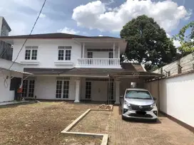 Dijual Rumah Luas dan Nyaman di belakang Bidakara
