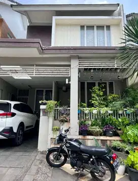 Dijual rumah nyaman siap huni Emerald distrik sektor 9 Bintaro Jaya