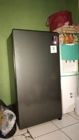 Kulkas aqua seken tapi masih sangat bagus