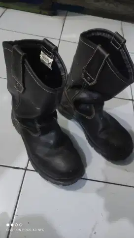 Sepatu safety Aetos lithium original