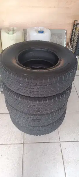 Ban Bridgestone Dueler HT 235/75/R15