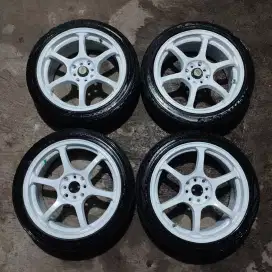 Velg Mobil Racing Look ADVAN RACING RG2 R17 dan Ban