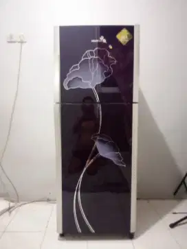 Kulkas 2 pintu Polytron Belleza