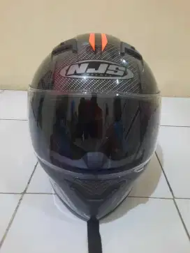 Helm keren laki laki