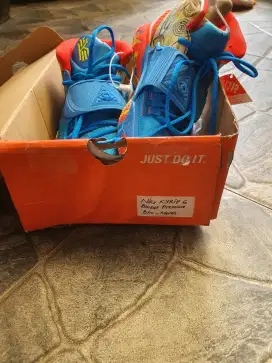 Sepatu basket nike