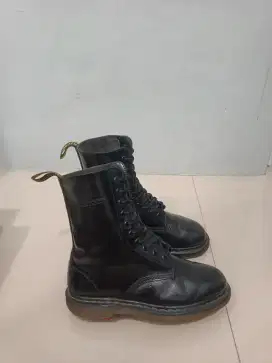 Dr Martens 1490 Black Smooth