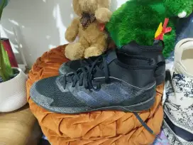 Sepatu futsal Adidas original, di jual edisi gak di pakai