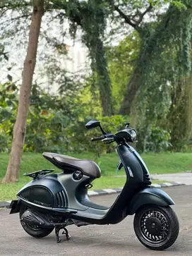 Vespa 946 Emporio Armani