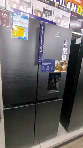 Kulkas Electrolux 43 watt inverter 492L