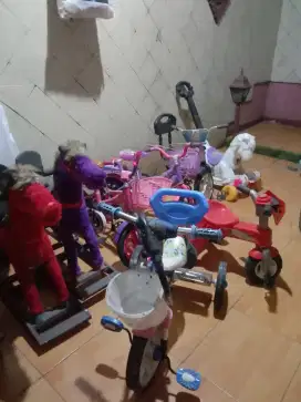Jual 4speda besi dan 1 speda plastik 3roda+1kuda2an +2 kuda2an