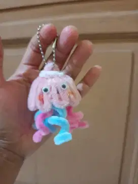 Ganci ubur-ubur dari kawat bulu