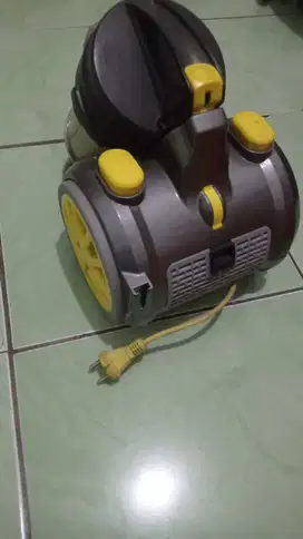 Vacum atau penghisap debu