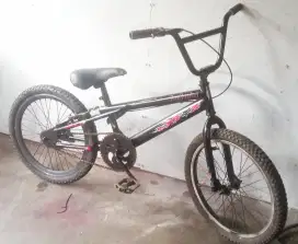 Sepeda bmx 20in