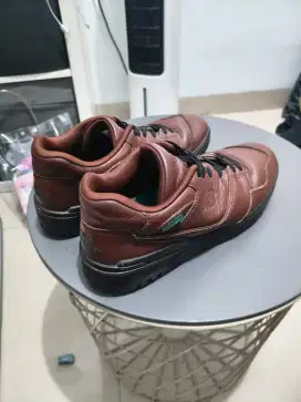 Sepatu new balance 550 27,5 Cm 43 Original Free Sepatu Specs